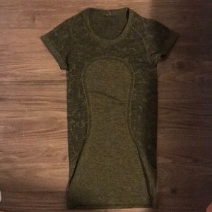 Size 2 Forest green lululemon short sleeve